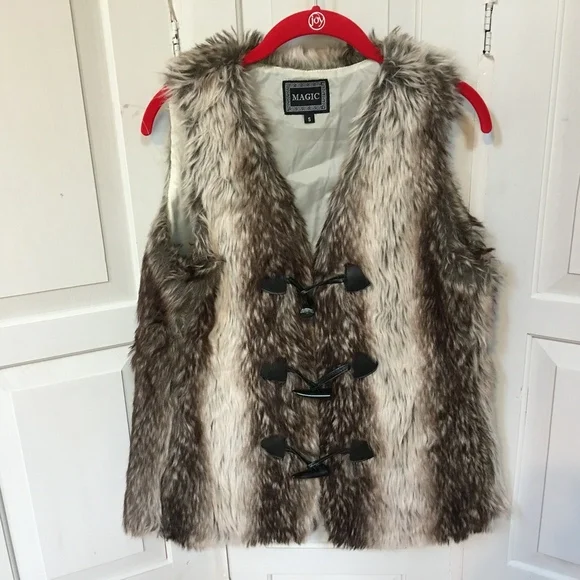 Magic Faux Fur Vest - Picture 1 of 8